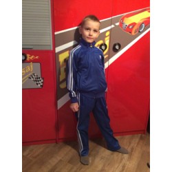 Евгений 8 лет в костюме Adidas